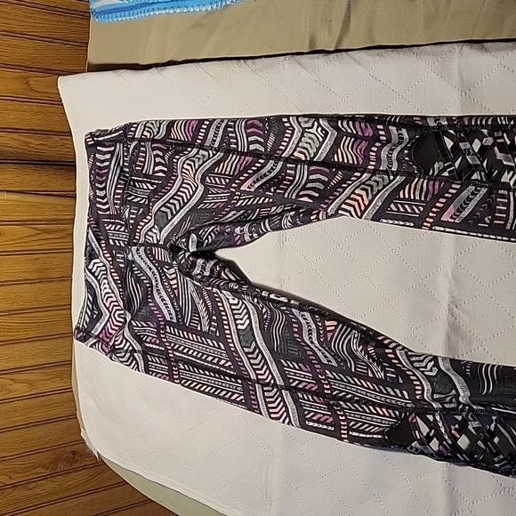 Ladies 2 PC tank top & leggings set - Picture 3 of 12